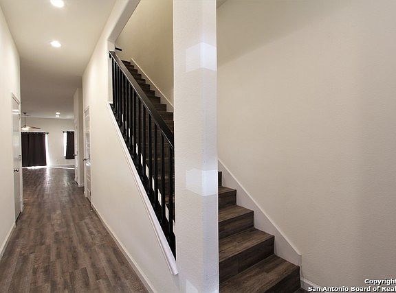 4th image of 1618 Dakota St