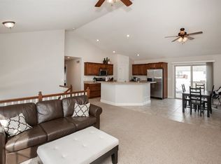 6755 Silver Creek Dr, Davenport, IA 52806