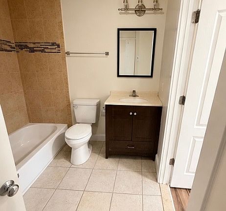master bedroom bathroom