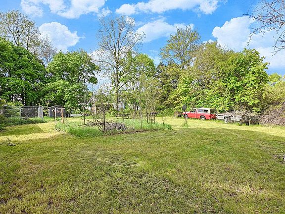 2nd image of 1071 Middleton Run Rd