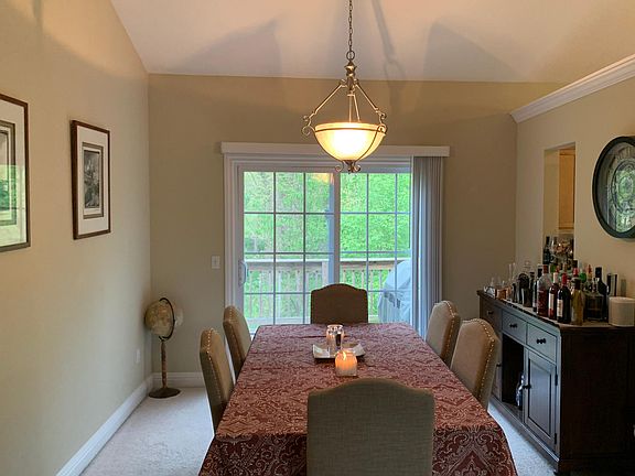 Dinning area off the balcony with a pass through to the kitchen on the right. Great for entertaining.