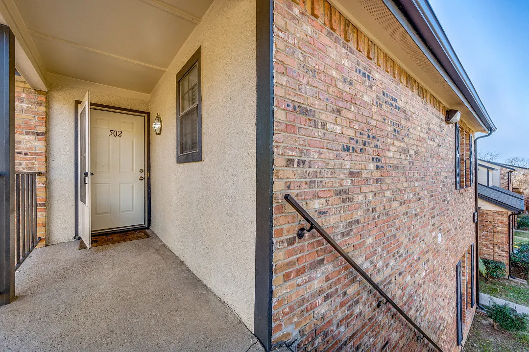 2 bed, 948 sqft, $1,700 — Photo 3