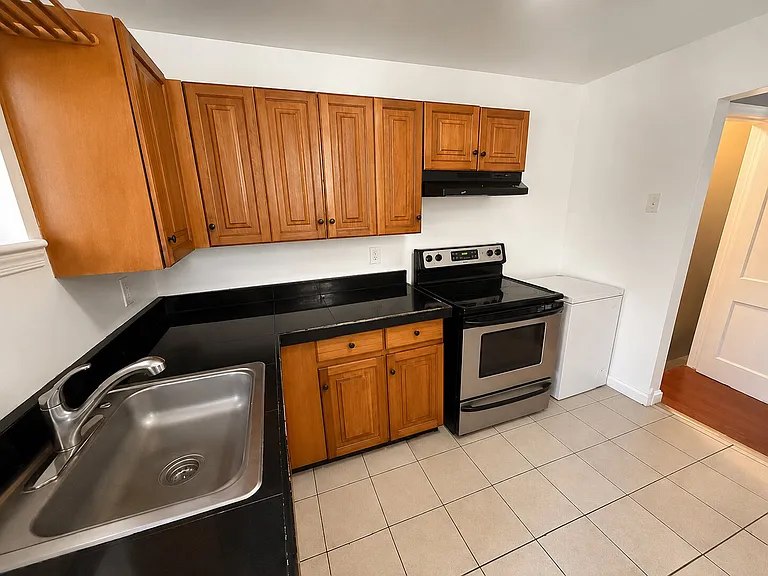 2624 Gerritt St — Photo 4