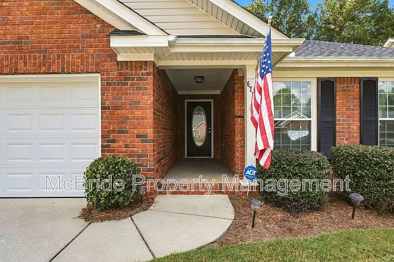 3 bed, 2.0 bath, 1894 sqft, $1,950 — Photo 4