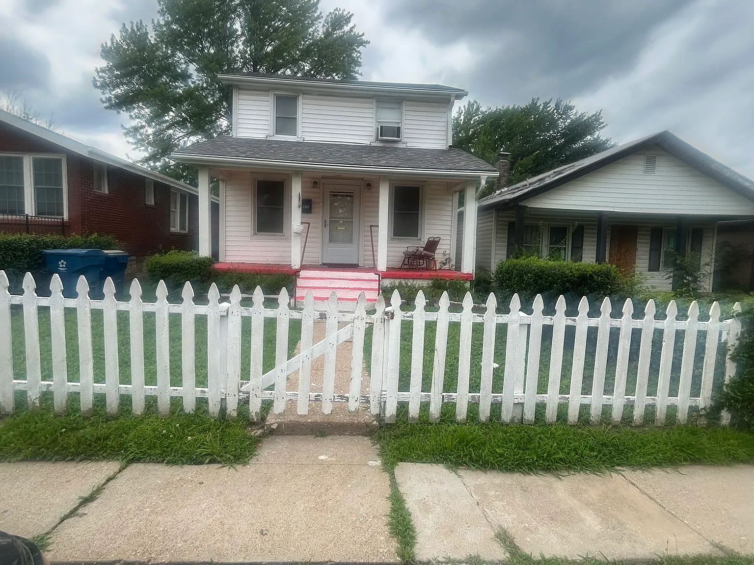 3 bed, 900 sqft, $833 — Photo 2