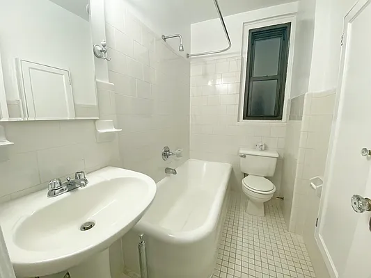 Rented by Stonehenge NYC LLC | media 9