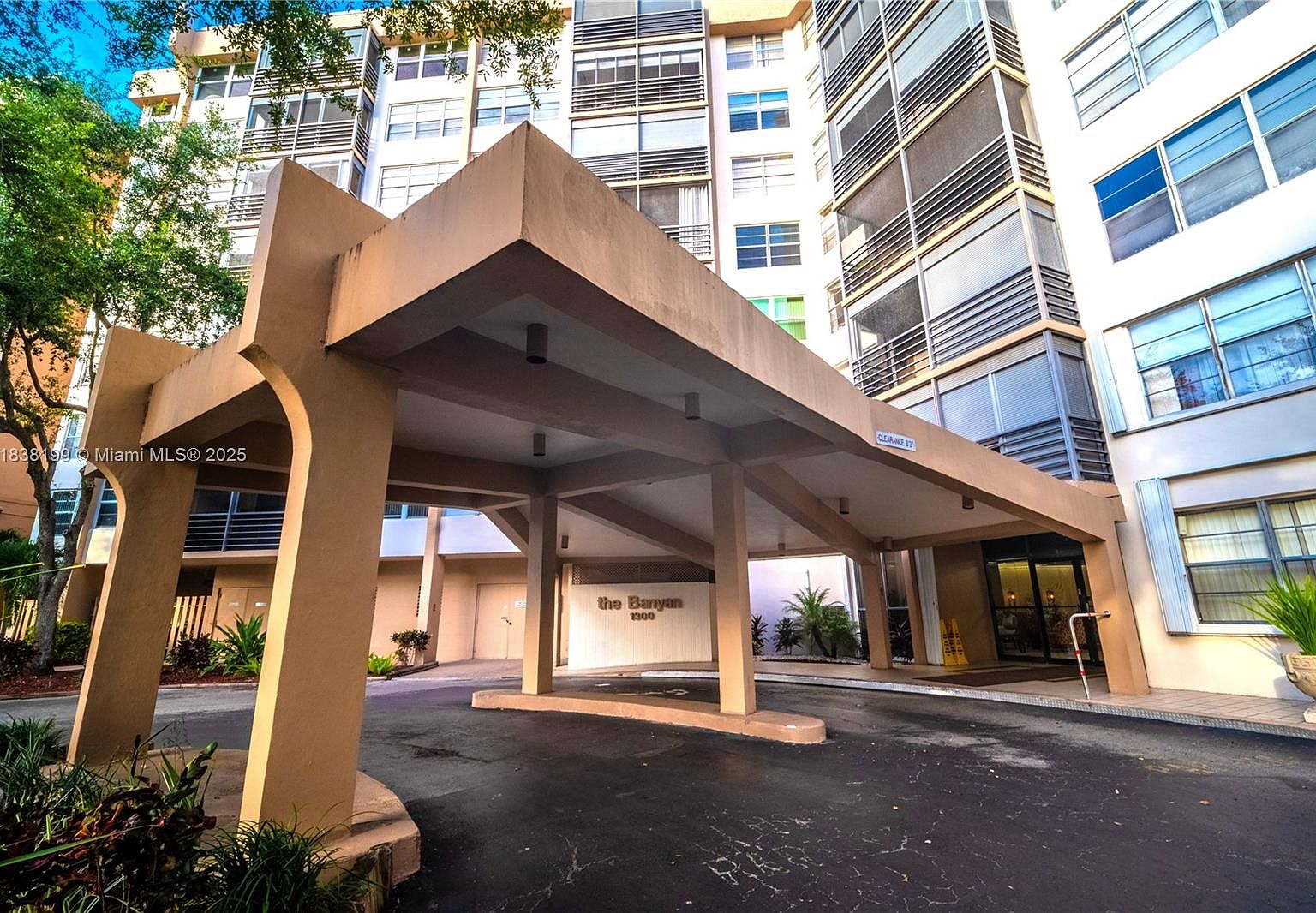 1300 Saint Charles Pl APT 613