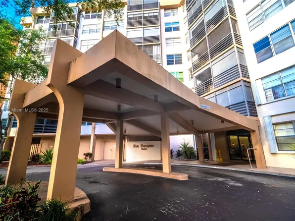 1300 Saint Charles Pl APT 613, Hollywood, FL 33026