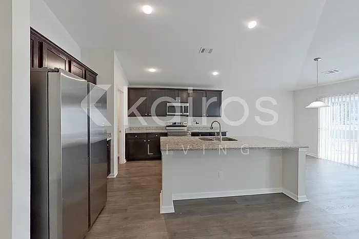 107 Lord Effingham Way — Photo 6