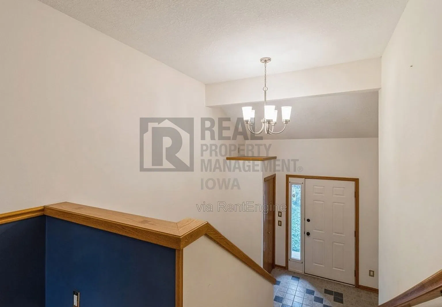 3 bed, 2.0 bath, 1351 sqft, $1,595 — Photo 2