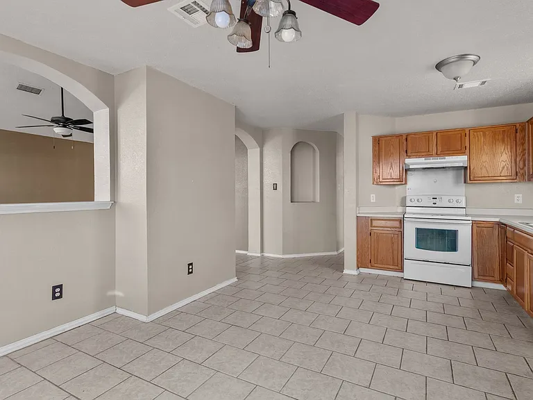 2313 Garrett Dr — Photo 8