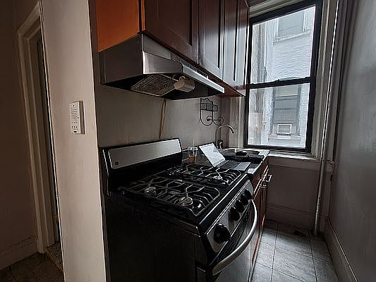 4th image of 891 Saint Johns Pl #1RF