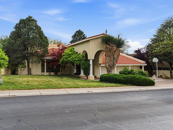 3rd image of 9706 Tanoan Dr NE