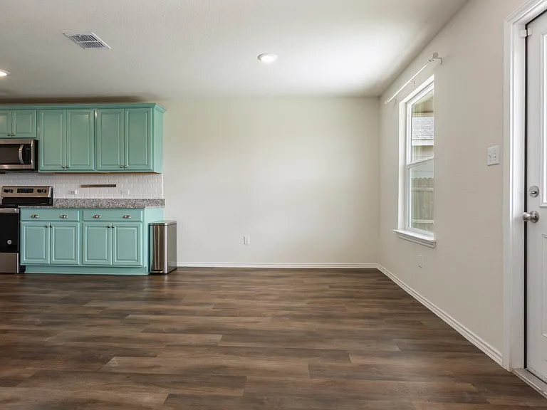 6110 Willow Point Blvd — Photo 8