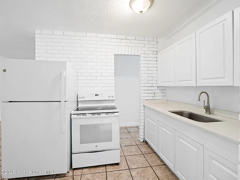 87 NW Irwin Ave — Photo 8