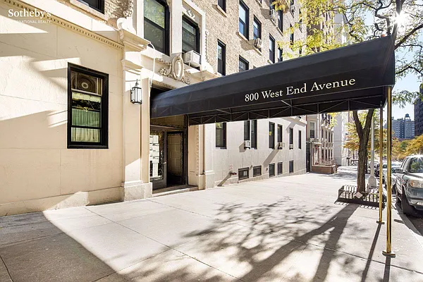 Sold by Sotheby's International Realty | media 10