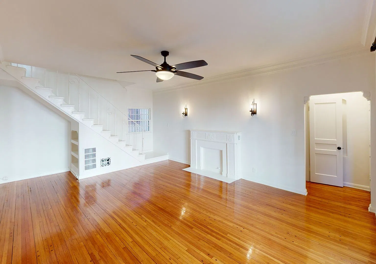 Olympic Blvd Apartments...Remodeled Two Bedroom Apartment With Garagecarthay Circle Area, Great L... — Photo 1
