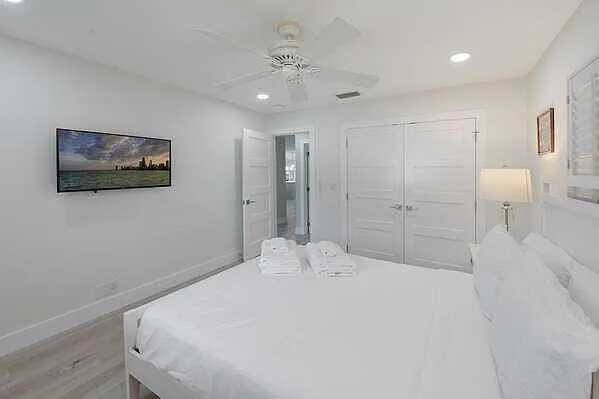 839 Enfield St — Photo 16