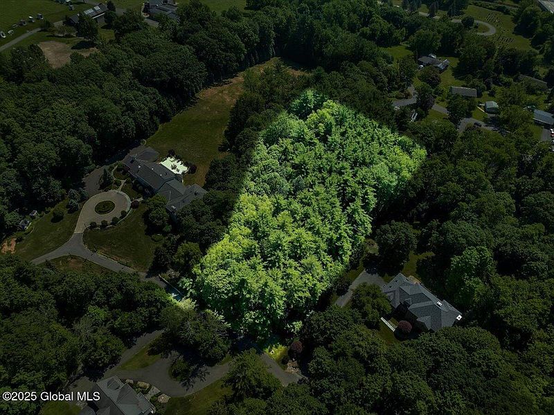 3rd image of 112 Woods Lane