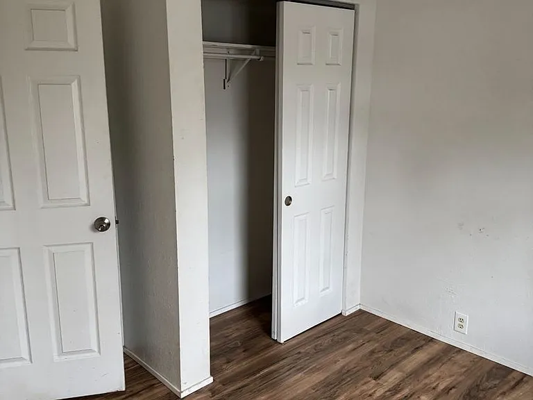 444 N Elm St — Photo 4