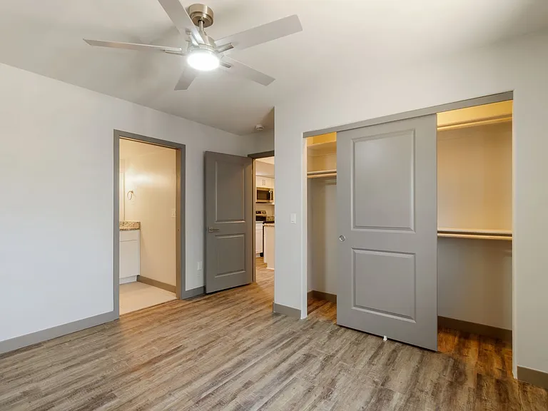 1720 E Edison St — Photo 12