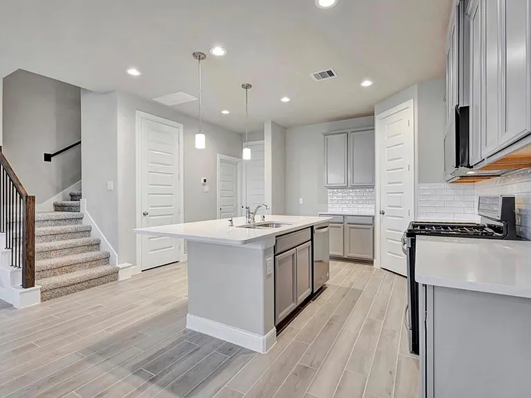 3120 Moontide Ln — Photo 3