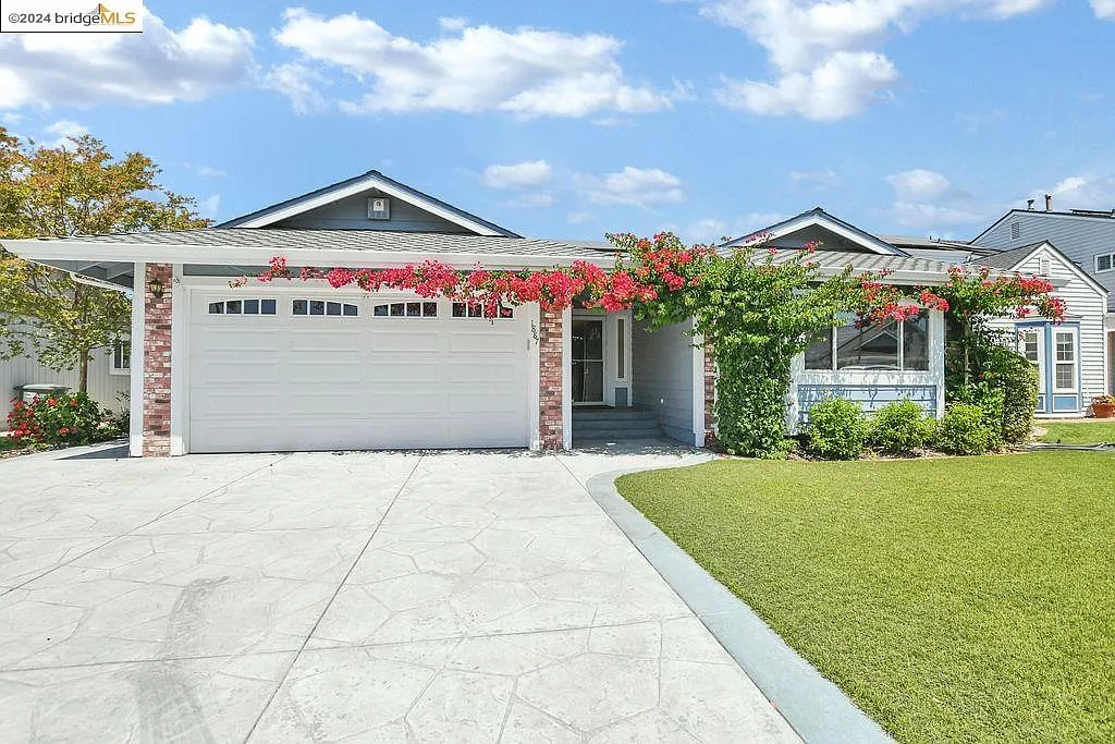 1887 Dolphin Pl photo 1