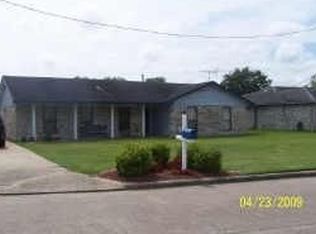 103 Meadowview Ln, Angleton, TX 77515