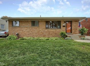 31232 Arrowhead St, Saint Clair Shores, MI 48082