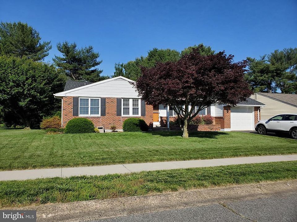 1st image of 2613 Belaire Dr