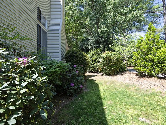 5th image of 436 Wintercrest E
