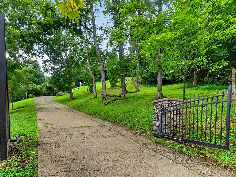 5161 Granny White Pike — Photo 4