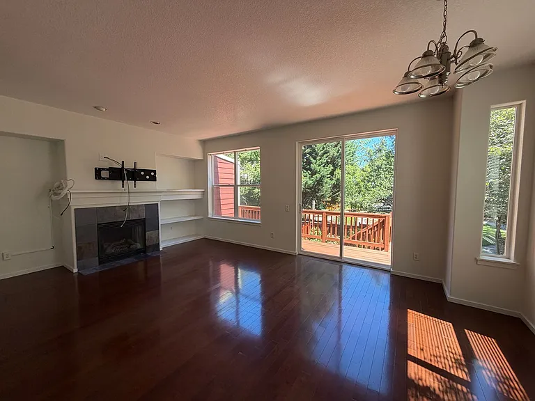 2114 NE Sheffield Ave — Photo 3