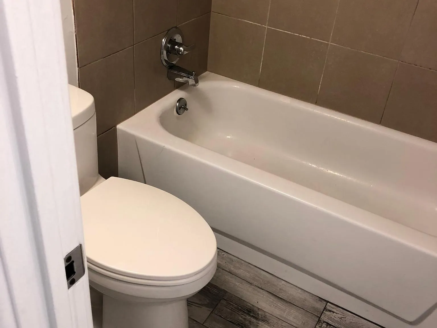 2 bed, 896 sqft, $1,900 — Photo 2