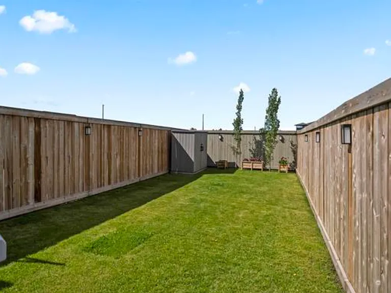 18 Ebbers Close NW — Photo 5