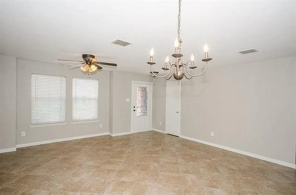 2152 Royal Acres Trl — Photo 2