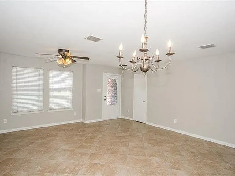 2152 Royal Acres Trl — Photo 2