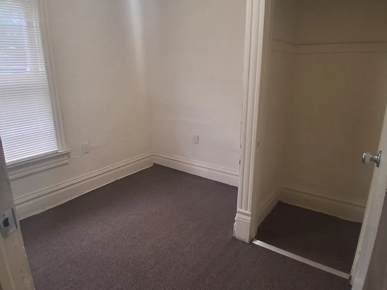 1231 - 1233 West Windlake Avenue - 1231 — Photo 4
