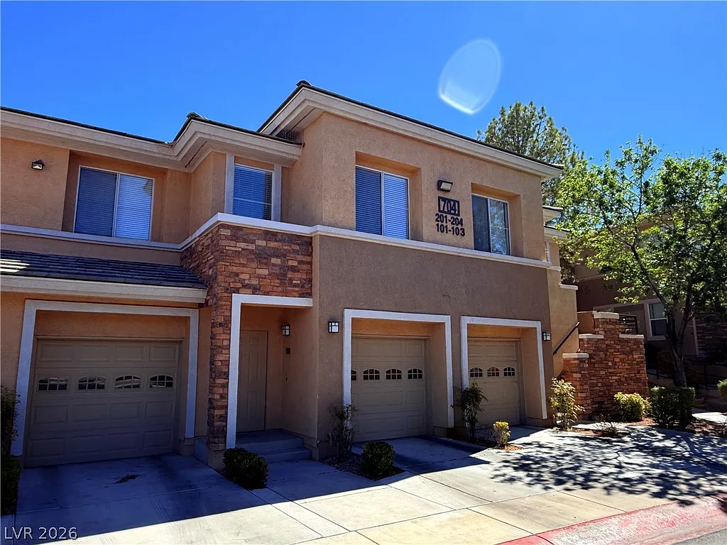 2 bed, 2.0 bath, 1282 sqft, $2,050 — Photo 2