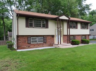 5 Darling Rd, Waldwick, NJ 07463