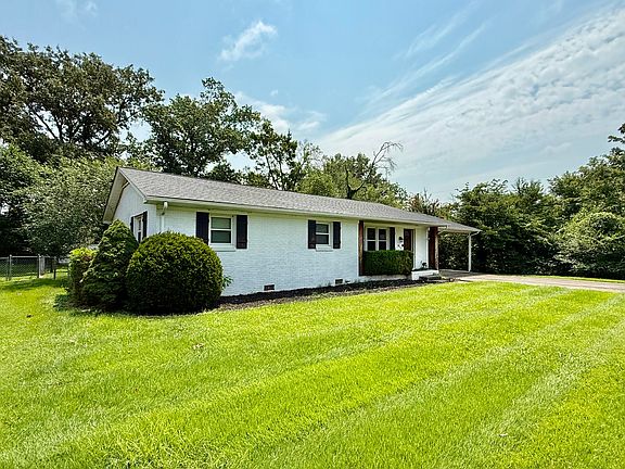 2nd image of 811 Sunny Ln