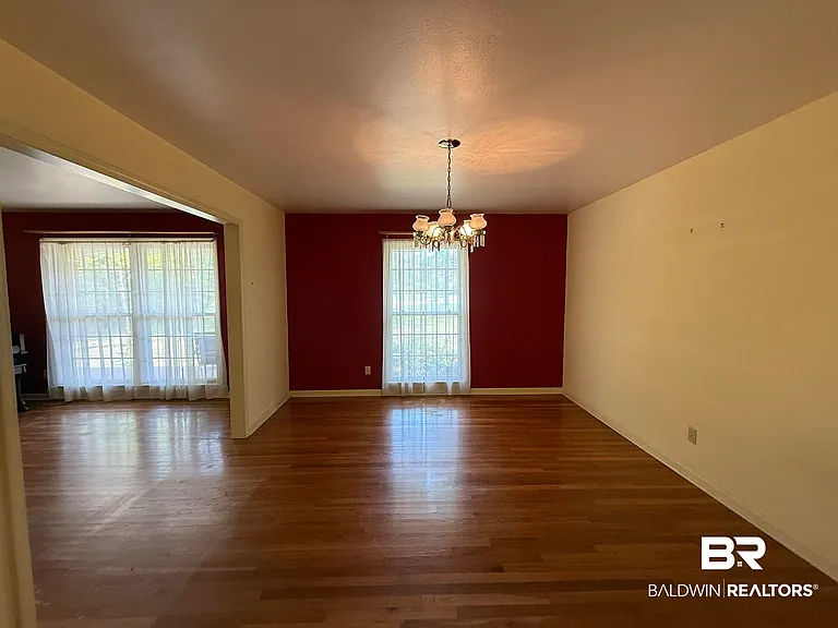 110 Patrician Dr — Photo 10