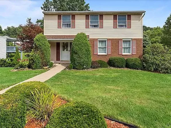 6101 Chatham Dr, Aliquippa, PA 15001