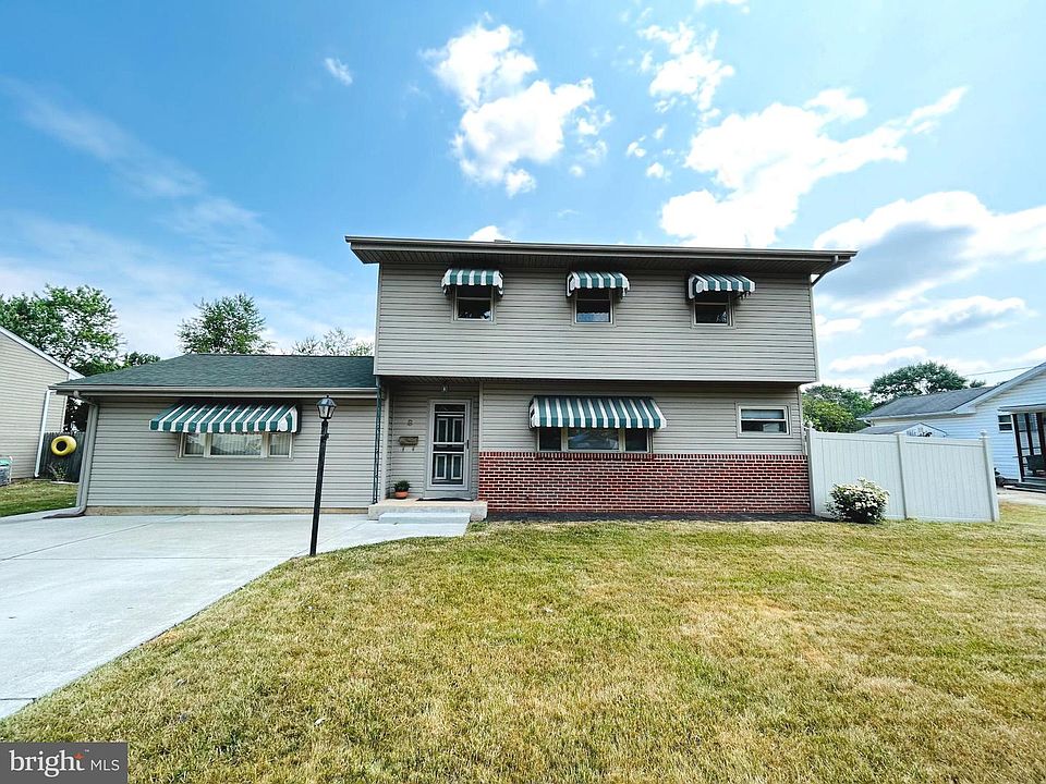 1st image of 8 Pearson Dr