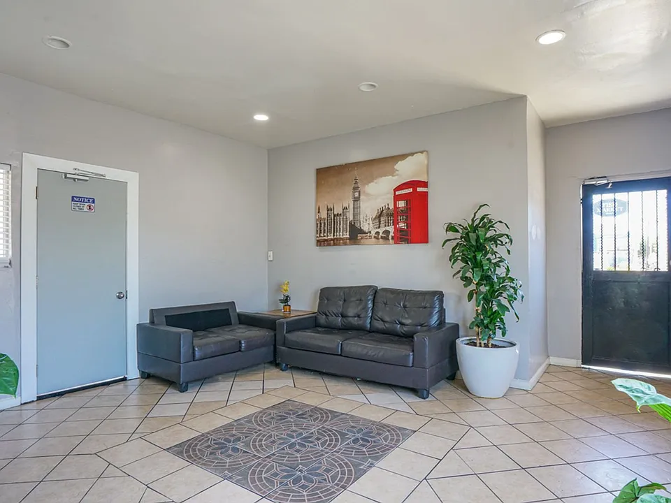 West Adams Studio Apartments