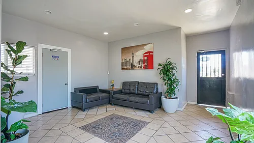 West Adams Studio Apartments Photo 1