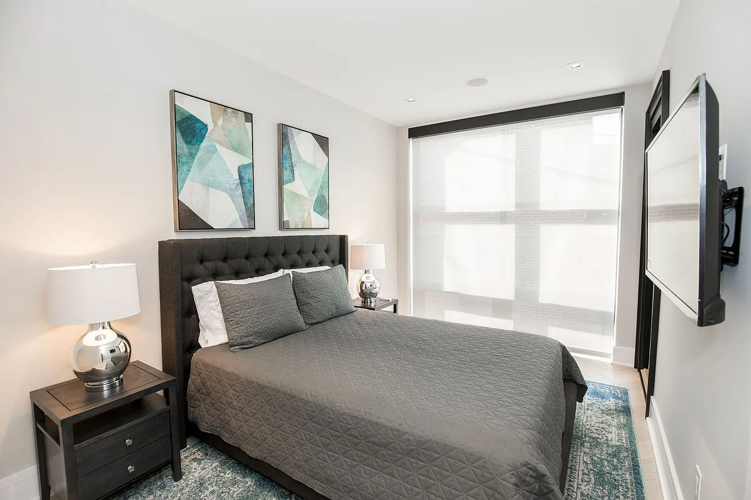 2 bed, 2.0 bath, 11840 sqft, $6,492 — Photo 3