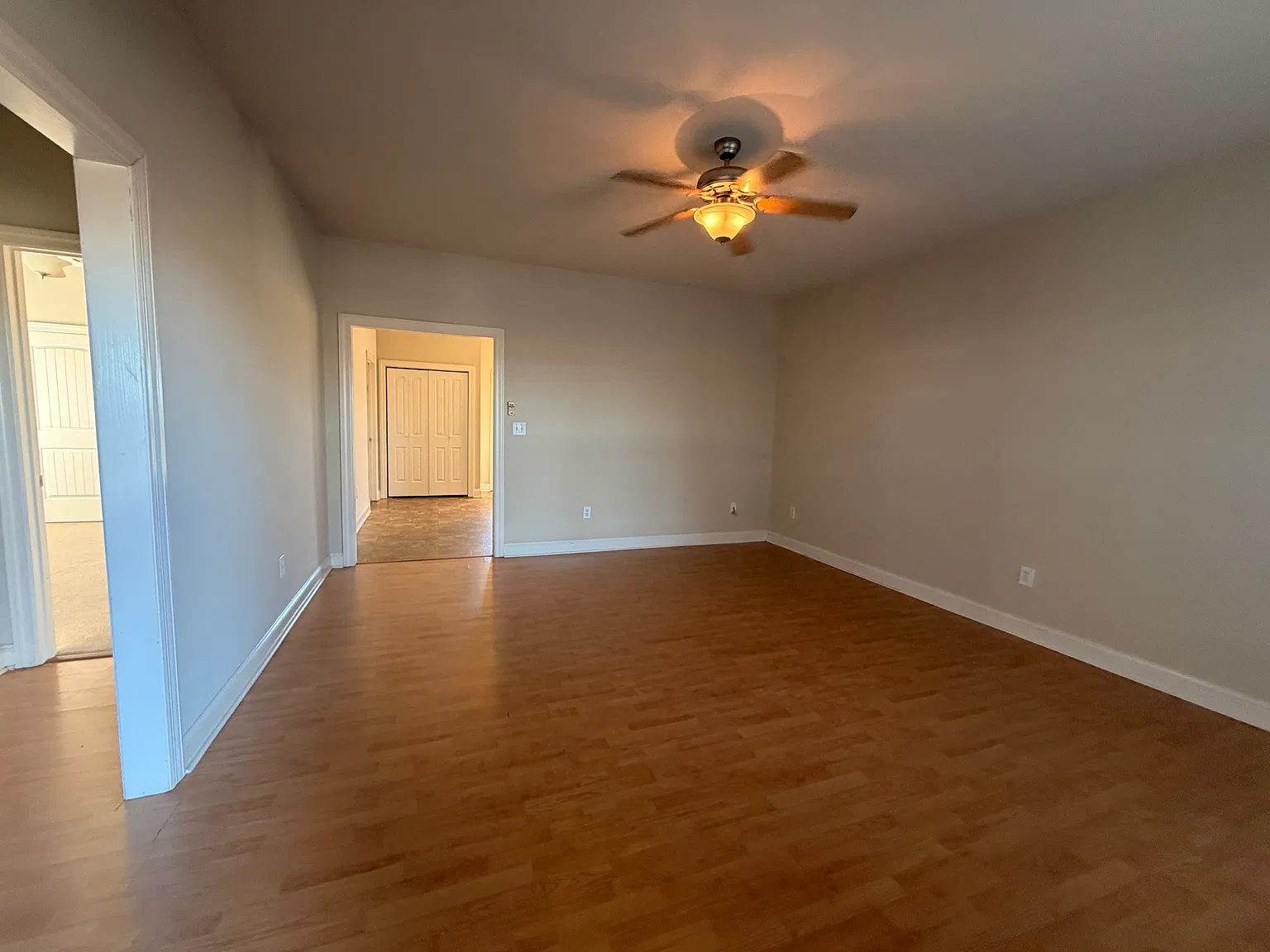 2 bed, 1000 sqft, $1,100 — Photo 2