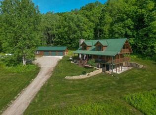 1934 Old Mission Dr, Harpers Ferry, IA 52146