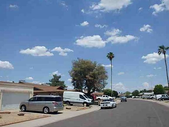 Exterior Neighborhood (street photo)
